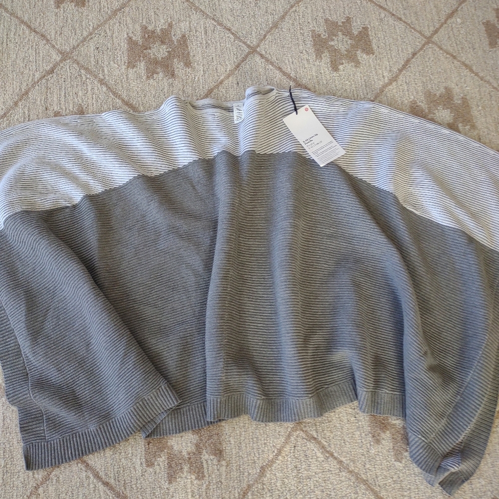 Lululemon It all lines up poncho